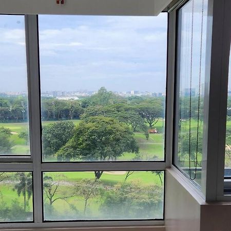 Enjoy Bgc Sunset And Golf Course View 2 Bedroom Loft With 100Mbps Internet Connection Manila Eksteriør billede