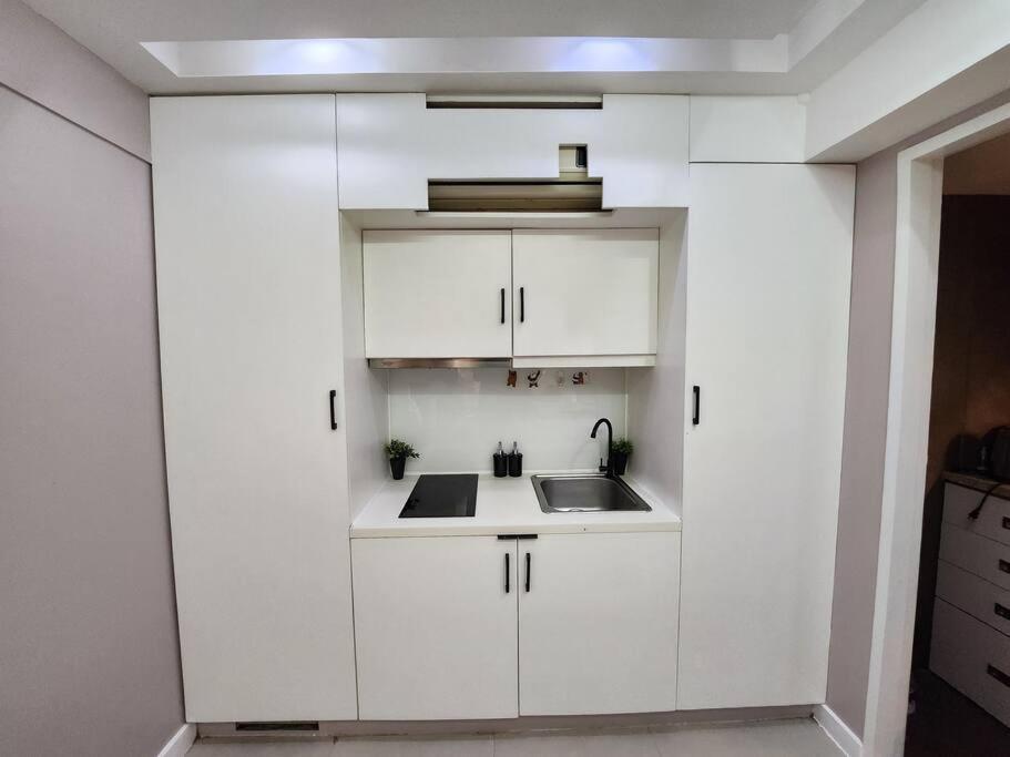 Enjoy Bgc Sunset And Golf Course View 2 Bedroom Loft With 100Mbps Internet Connection Manila Eksteriør billede