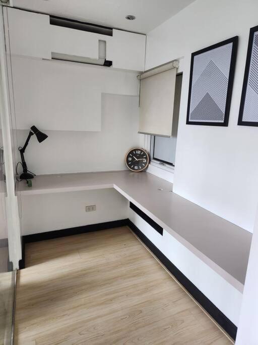 Enjoy Bgc Sunset And Golf Course View 2 Bedroom Loft With 100Mbps Internet Connection Manila Eksteriør billede